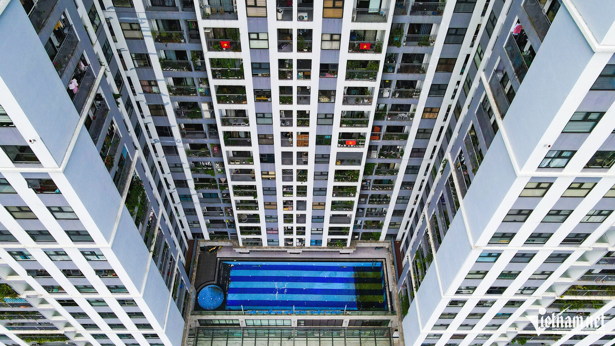 Theo TTCP, diện tích sử dụng thực tế của loại căn hộ để bán tăng 396,8m2; loại căn hộ cho thuê tăng 131m2 so với diện tích trong phương án tính tiền sử dụng đất; diện tích thực tế xây dựng tầng hầm B1 tăng 595m2 so với diện tích được giao đất tính tiền sử dụng đất, tiền thuê đất nhưng UBND TP Hà Nội, các sở, ngành chức năng có liên quan chưa xác định tiền sử dụng đất, tiền thuê đất để thu ngân sách theo quy định. Bên cạnh đó, TP Hà Nội phê duyệt đơn giá của toàn bộ diện tích 1.142 m2 đất xây dựng đơn nguyên B2 theo giá đất thương mại, dịch vụ là không đúng với mục đích sử dụng đất.