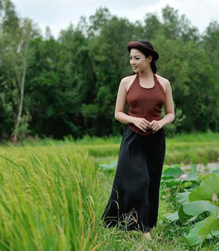 Trước làn sóng của văn minh thành thị, thi nhân đã dũng cảm chọn lựa “giữ nguyên quê mùa”.