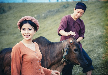 Sau này, từ chân quê được sử dụng khá phổ biến để miêu tả những người có tính cách và vẻ ngoài bình dị, hiền lành, thật thà, chất phác như những người dân ở vùng quê, vùng nông thôn.