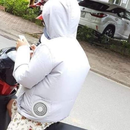 Áo chống nắng điều hòa thiết kế hơi “nam tính”. Nhiều người cho rằng chiếc áo này chỉ hợp với nam giới.