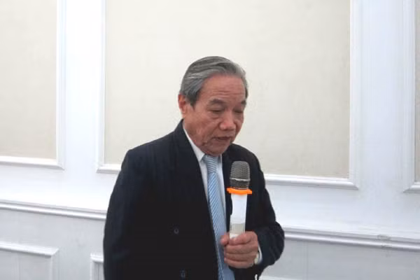 TS. Pham Duc Thi ke chuyen kham benh cho troi thoi “ong ba anh”-Hinh-2