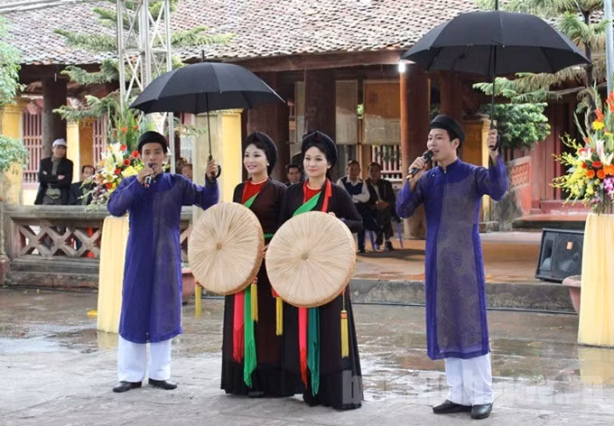 Dân ca Quan họ là di sản văn hóa nghệ thuật dân gian độc đáo của Bắc Ninh - Kinh Bắc, là đỉnh cao của thi ca và âm nhạc dân tộc, đồng thời thể hiện triết lý nhân sinh dân tộc và nhân loại.