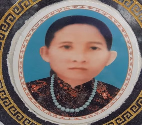 Chị Út Tịch bụng mang dạ chửa vừa nuôi bầy con nhỏ mà vẫn hăng say làm cách mạng, ai khuyên nhủ đều khẳng khái: “Có ai đánh giặc mà chờ đẻ xong mới đánh không? Còn gà mái là còn gà con, cứ đánh!”.