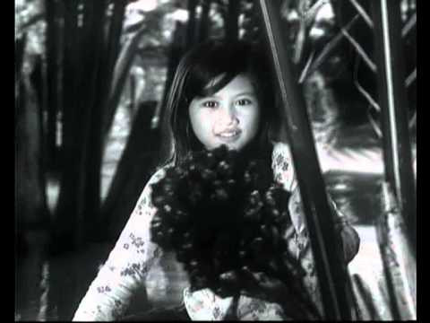 Các con chị cho biết, mới đọc mấy trang đầu mà tim đã quặn thắt lại. Sau đó, các con bà đều thuộc lòng truyện và coi đấy là cách để nhớ về má Út. (Ảnh: Phim Mẹ vắng nhà)