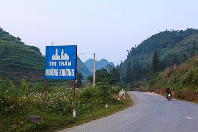 Cách trung tâm huyện Mường Khương (Lào Cai) hơn 10km về phía Bắc hướng đi Simacai, đèo Pha Long là cung đèo nổi tiếng ở Tây Bắc.