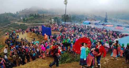 Pha Long còn nổi tiếng với hội Gầu Tào (chữ Mông là Grâuk taox). Đây là “đặc sản” văn hóa tinh thần từ ngàn đời của người Mông nơi đây. 