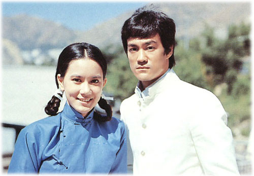 Thậm chí, khi đứng trước linh cữu của người tình, bà vẫn nghĩ đó không phải sự thật. “Khi tôi vuốt mặt anh qua tấm kính, thấy anh không có bất kỳ phản ứng nào. Lúc đó, tôi mới hiểu anh ra đi rồi”, Miêu Khả Tú nói.