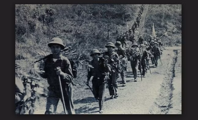 Một chi tiết cũng khá thú vị là trong một số bài karaoke chạy dòng thơ “Cái gạt nước xua tan nỗi nhớ” trong khi bản gốc bài thơ là "xua đi nỗi nhớ". Cố nhạc sỹ cho biết, xua tan thì còn gì là tình yêu. Không chỉ “xua tan” nỗi nhớ mà còn “xua tan” cả thơ ca nữa.