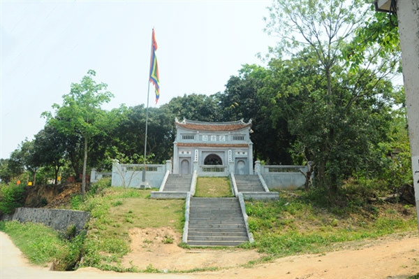 Cho đến nay kỳ án hồ Dâm Đàm vẫn chưa có lời giải đáp. Nhiều sử gia thời phong kiến cho rằng Lê Văn Thịnh có tham vọng cướp ngôi. (Đền thờ Thái sư Lê Văn Thịnh).