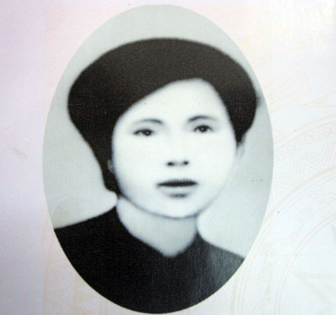 Ngoài nguyên mẫu, liệt sỹ Trần Thị Bắc, nhân vật người lính “Anh đi bộ đội sao trên mũ" trong bài cũng là một người có thật: ông Trịnh Khanh, người cùng xã Phù Linh.