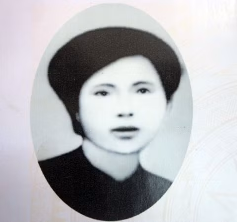 Ngoài nguyên mẫu, liệt sỹ Trần Thị Bắc, nhân vật người lính “Anh đi bộ đội sao trên mũ" trong bài cũng là một người có thật: ông Trịnh Khanh, người cùng xã Phù Linh.