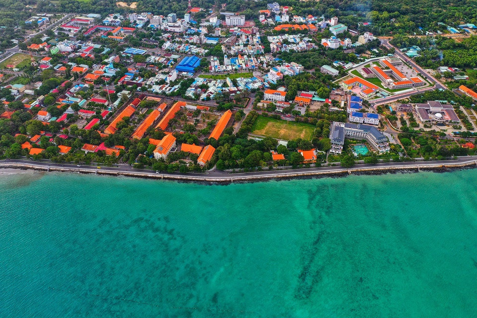 Huyện Côn Đảo hiện không có đơn vị hành chính cấp xã. Một số huyện đảo khác trong cả nước cũng tương tự, không phân chia thành các xã, như Cồn Cỏ (Quảng Trị), Bạch Long Vĩ (Hải Phòng), Lý Sơn (Quảng Ngãi)... Ảnh: Khánh Huyền.