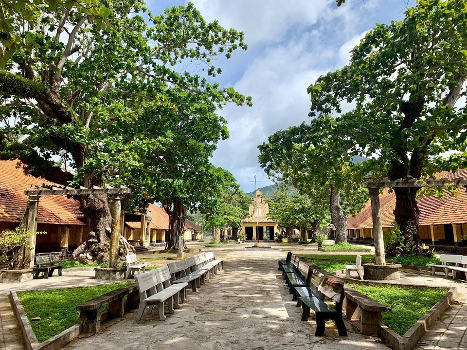 Với những giá trị lịch sử, văn hóa và khoa học nổi bật, Nhà tù Côn Đảo được xếp hạng Di tích quốc gia đặc biệt vào năm 2012. Thuộc di tích này có nhà Chúa Đảo, cầu tàu, cầu Ma Thiên Lãnh, các trại giam, nghĩa trang Hàng Dương... Ảnh: Kaley Childs Karaffa.