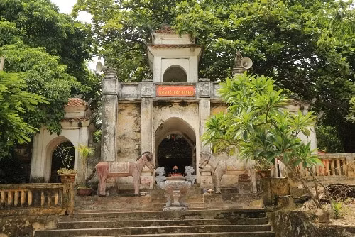 Ngày 12/6 năm Kỷ Hợi- 1179, Thái úy Tô Hiến Thành qua đời. Vua Lý Cao Tông cho làm Quốc tang, ăn chay ba ngày, nghỉ thiết triều 6 ngày để cả nước chịu tang ông. (Đền thờ Tô Hiến Thành).