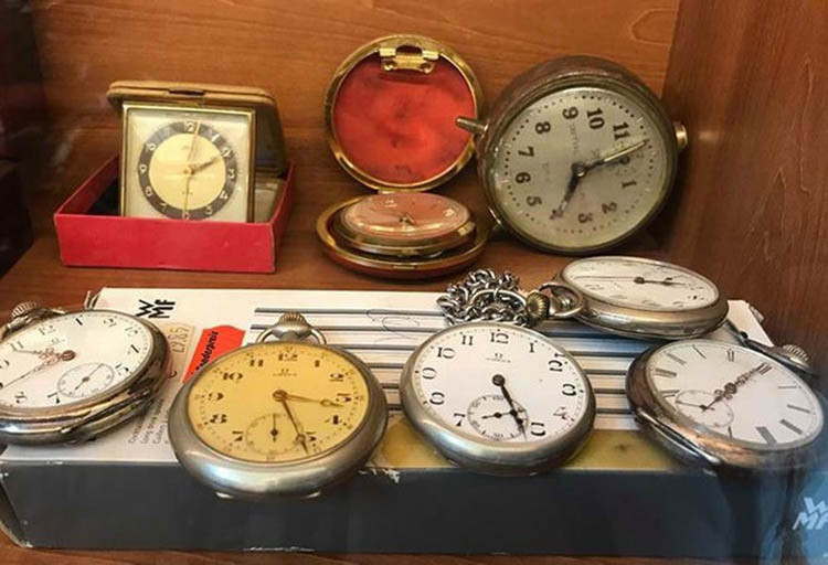 Không chỉ sống động bởi sự dốt nát, học đòi, thủ đoạn, vợ chồng Nghị Quế còn nổi tiếng với những câu nói bất hủ: "Đồng hồ Tây có bao giờ sai", "Bà đã đếm rồi! Đúng đủ 14 miếng giò! Thiếu miếng nào là mày chết với bà", “Từ nay không phải nuôi con, nuôi chó, sướng nhé!”.