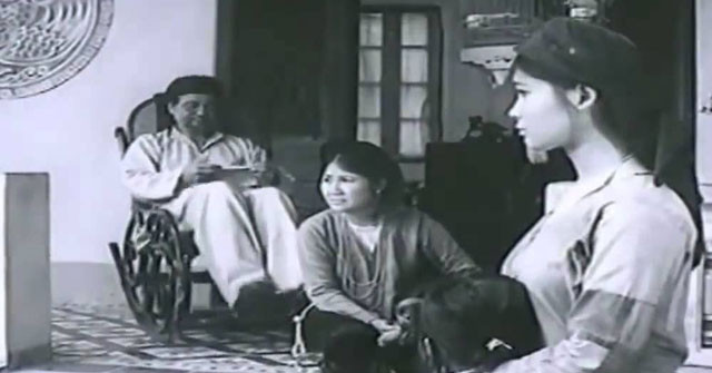 Đặc biệt, nhân lúc sưu thuế ngặt nghèo, vợ chồng Nghị Quế đã dùng thủ đoạn "ông đánh bà xoa" để mua rẻ chó và con của chị Dậu. Ông Nghị dùng thủ đoạn "ức hiếp", "dọa nạt". Trái lại, bà Nghị dùng thủ đoạn "dỗ dành" "thông cảm".