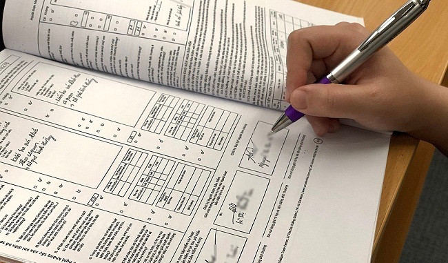 Vo chong tre than troi, chat vat vi khoan phi bao hiem nhan tho-Hinh-2