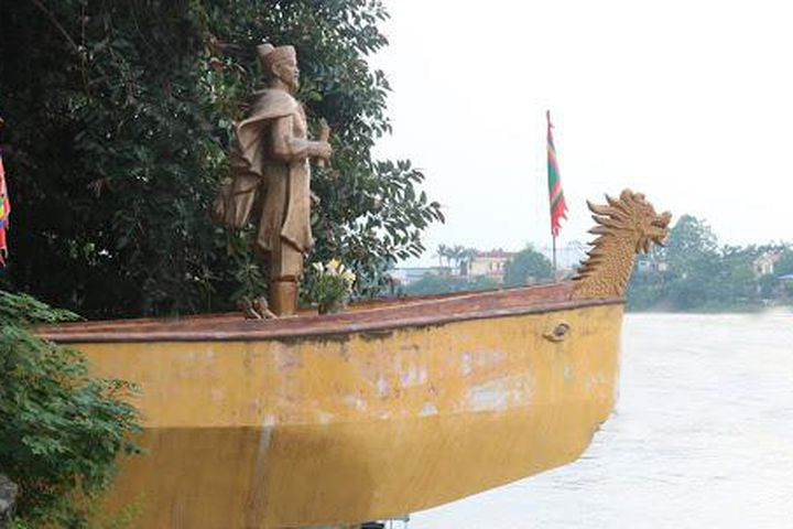 Từ thuở niên thiếu, Trần Nhật Duật đã nổi tiếng hiếu học và sớm bộc lộ thiên tài. Tài năng và những đóng góp to lớn của ông trải rộng trên nhiều lĩnh vực khác nhau.