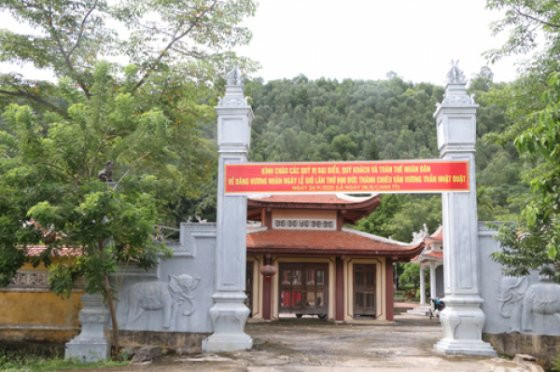 Ông mất năm 1330, thọ 75 tuổi. Tên tuổi và sự nghiệp của ông gắn liền với giai đoạn vinh quang nhất của nhà Trần. Tài năng, đức độ, sự nghiêm minh ngay thẳng của ông góp một phần vào sự tồn tại và hưng thịnh của nước Đại Việt thời nhà Trần. (Ảnh: Đền thờ Trần Nhật Duật).