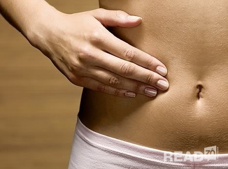 Ngoài ra bạn có thể thực hiện thao tác xoa ấn vào bụng theo chiều kim đồng hồ. Ban đầu ấn nhẹ, sau mạnh dần sẽ thức đẩy hệ tiêu hóa hoạt động trơn tru.