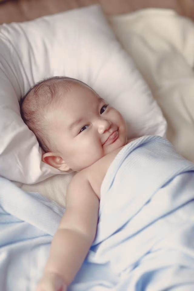 Cậu bé và khuôn mặt lém lỉnh đáng yêu