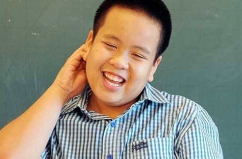 Tự làm một cuốn sách nhiều hình dạng màu sách khác nhau, tự vẽ bìa minh họa, nội dung cuốn sách cũng là trò mà mọi đứa trẻ ưa thích.