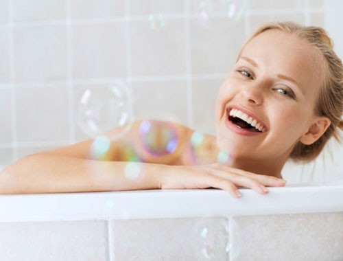 Bên cạnh đó việc bạn tắm rửa nhiều vào ngày giá rét với nước quá nóng cũng gây nên những tác động không tốt cho hệ tim mạch.