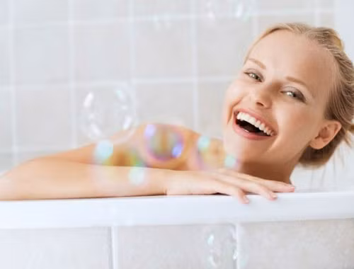 Bên cạnh đó việc bạn tắm rửa nhiều vào ngày giá rét với nước quá nóng cũng gây nên những tác động không tốt cho hệ tim mạch.