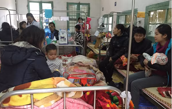 Nguoi gia tre nho keo nhau nhap vien vi troi ret ky luc