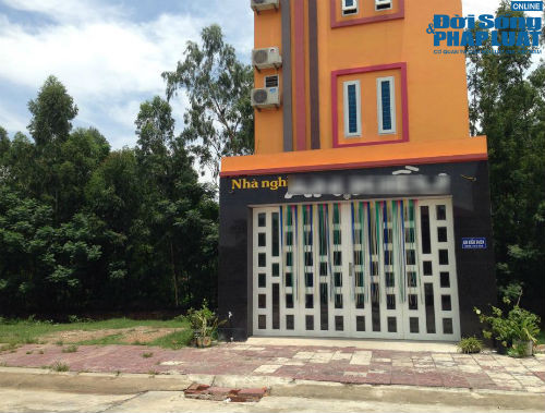 Cu ong tu vong sau khi vao nha nghi voi gai