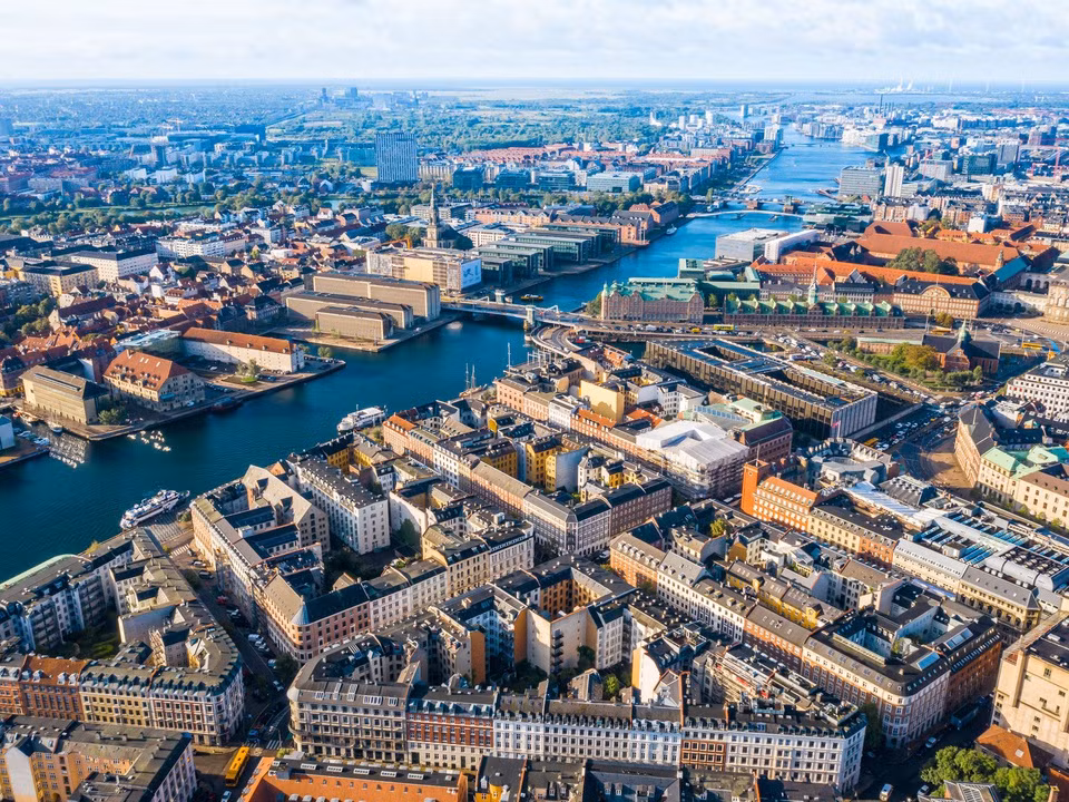 Thủ đô của Đan Mạch hiện nay là Copenhagen. Đây cũng chính là thành phố lớn nhất của Đan Mạch, đồng thời là thành phố lớn thứ hai trong khu vực Bắc Âu. Copenhage có diện tích hơn 88 km2, được thành lập từ năm 1167.
