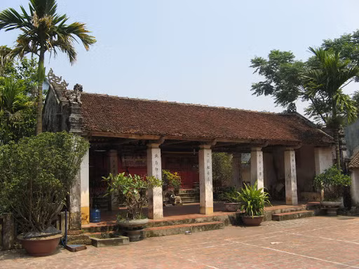 Sử gia Phan Huy Chú xếp ông là một trong 39 người “Phò tá có công lao, tài đức thời Lê Trung Hưng” và viết: “Ông là người cương quyết, sáng suốt, có tài, cái gì cũng biết được chỗ cốt yếu”.