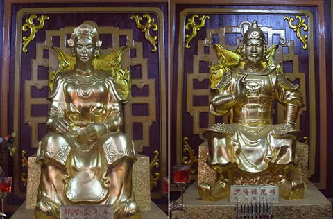 Năm 1801, Nguyễn Ánh chiếm được Phú Xuân, đem quân đánh chiếm nam sông Gianh, quân Tây Sơn với 30.000 quân mở cuộc phản công lớn. Bùi Thị Xuân cưỡi voi đi đầu hàng quân, chiến đấu anh dũng. Năm 1802, bà chỉ huy 5000 quân đánh trận Trấn Ninh (Quảng Bình) làm quân Nguyễn Ánh khiếp sợ. (Ảnh: Tượng thờ vợ chồng nữ tướng Bùi Thị Xuân)