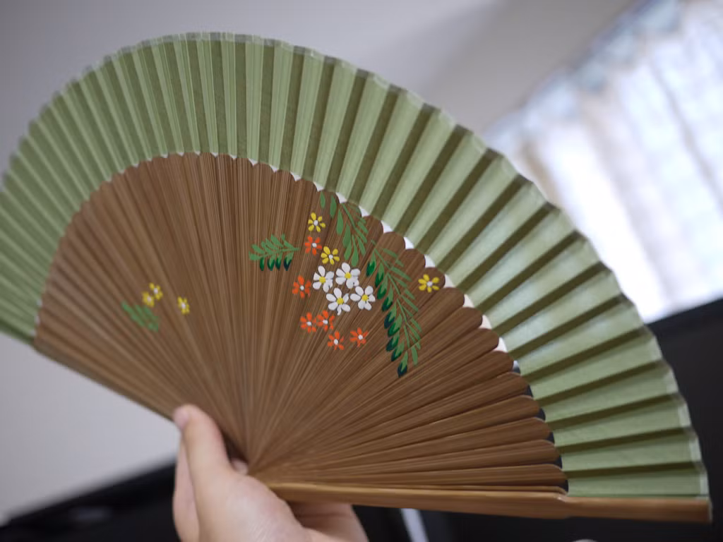 Ngày nay các loại quạt này vẫn còn nhưng chủ yếu dùng khi mất điện. Nhất là những nhà có trẻ nhỏ, hầu như đều thủ sẵn một chiếc quạt nan, quạt giấy.