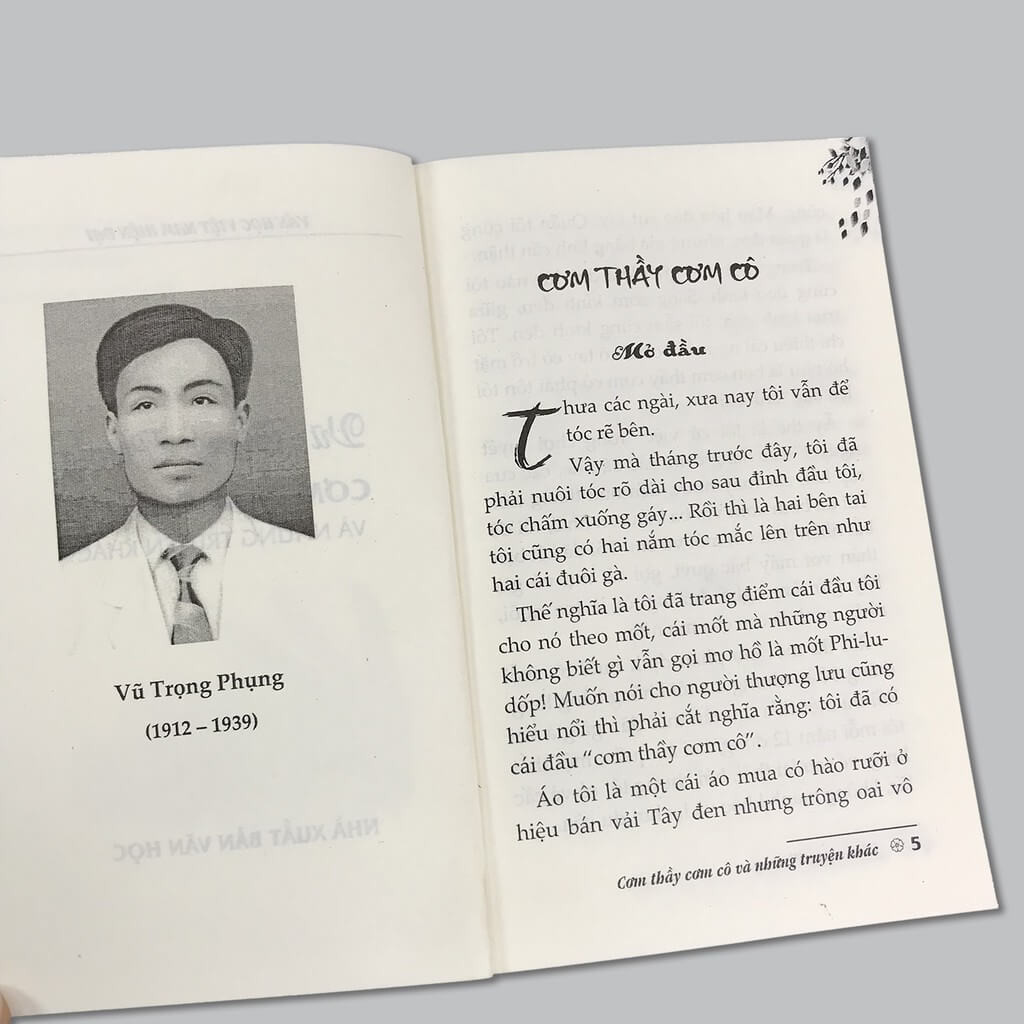 Sống bằng nghề cầm bút song cuộc đời Vũ Trọng Phụng chưa bao giờ dễ dàng. Câu nói “Tôi sinh ra đời dưới một ngôi sao xấu” của Xuân Tóc đỏ, nhân vật nổi tiếng trong tác phẩm Số đỏ dường như rất giống với cuộc đời của nhà văn.