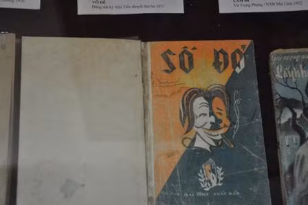 Vì muốn có tiền cưới vợ, Vũ Trọng Phụng đã cật lực làm việc ngày đêm viết 3 bộ tiểu thuyết nổi tiếng “Số đỏ”, “Giông tố” và “Làm đĩ”. Tiền tổ chức đám cưới của ông, một đám cưới rất linh đình chính là lấy từ khoản tiền nhuận bút này.