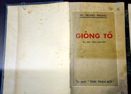 Ngòi bút trào phúng độc đáo của ông từng nhận được nhiều đánh giá trái chiều. Nhiều cuộc tranh luận cùng những phản bác nổ ra, cho rằng văn chương của ông dâm đãng, nhồi nhét quá nhiều thứ xấu xa và tệ hại của đời người.