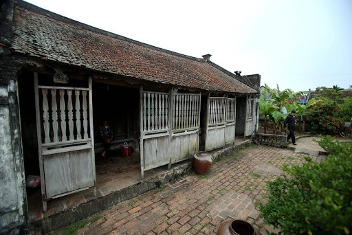 “Cái nghề đời hiền quá cũng hoá ngu, ở đâu chứ ở đất này đã ngu, đã nhịn thì chúng nó ấn cho đến không còn ngóc đầu lên được”. (Ảnh: Nhà Bá Kiến)