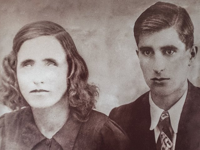 Vì sự kiện này, sau đó, ông Dimitr Gushterov vài lần đến gặp bà. Đến tháng 4/1942, bà Vanga nói với em gái rằng, ông Dimitr Gushterov sẽ cầu hôn bà. Hôn lễ sẽ được tổ chức vào tháng 5/1942.