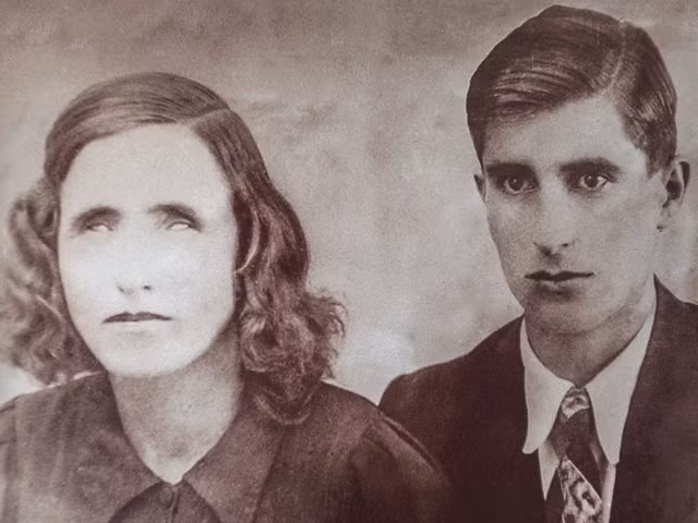 Vì sự kiện này, sau đó, ông Dimitr Gushterov vài lần đến gặp bà. Đến tháng 4/1942, bà Vanga nói với em gái rằng, ông Dimitr Gushterov sẽ cầu hôn bà. Hôn lễ sẽ được tổ chức vào tháng 5/1942.