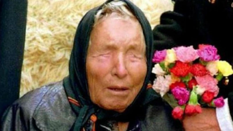  Baba Vanga tên thật là Vangelia Gushterova sinh năm 1911 tại Yugoslavia. Bà là một nhà tiên tri nổi tiếng thế giới khi các nhà nghiên cứu cho rằng 80% lời tiên tri của bà đều lần lượt trở thành sự thật.