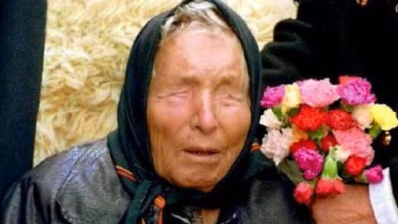  Baba Vanga tên thật là Vangelia Gushterova sinh năm 1911 tại Yugoslavia. Bà là một nhà tiên tri nổi tiếng thế giới khi các nhà nghiên cứu cho rằng 80% lời tiên tri của bà đều lần lượt trở thành sự thật.