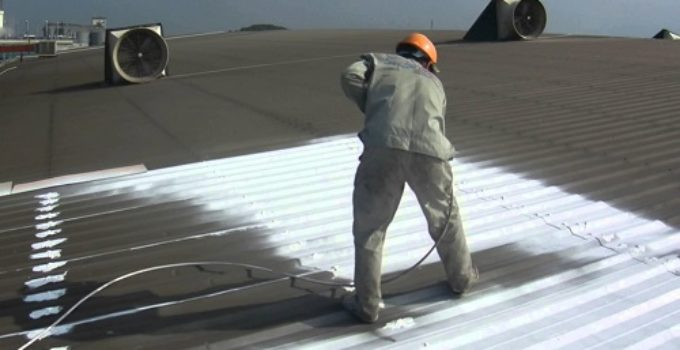 Ngoài ra, mức độ giảm nhiệt thực tế còn phụ thuộc vào nhiều yếu tố. Đầu tiên là độ dày của sơn, sơn càng dày thì chống nóng càng tốt, giúp giảm nhiệt sâu. Vì thế, muốn giảm nhiệt tốt, phải sơn 2-3 lớp.