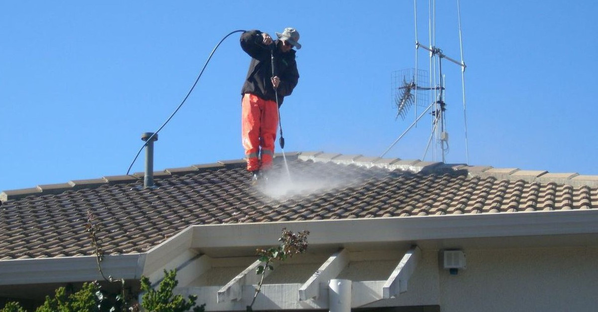 Sơn chống nắng thường được sơn trên những bề mặt tiếp xúc trực tiếp với ánh sáng mặt trời như mái tôn, tường ngoại thất, sân thượng…