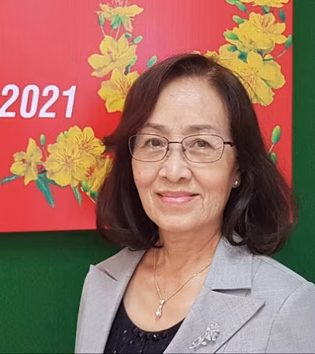  Nhà thơ Song Hảo có bút danh khác: Quỳnh Tương, Tường Vi, Nguyệt Quế, tên thật là Lê Thị Tố Lan, người Vĩnh Long.