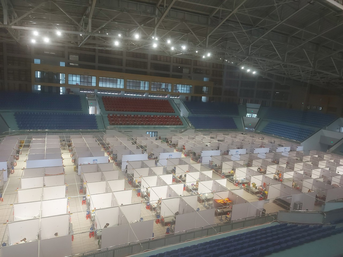 Ngày 2/6, robot khử khuẩn Phenikaa cùng các tài liệu hướng dẫn đi kèm đã có mặt tại Bệnh viện dã chiến số 2 Bắc Giang nhằm hỗ trợ địa phương phòng, chống dịch COVID-19. Đội ngũ bác sĩ có thể sử dụng được ngay sau một vài thao tác hướng dẫn.