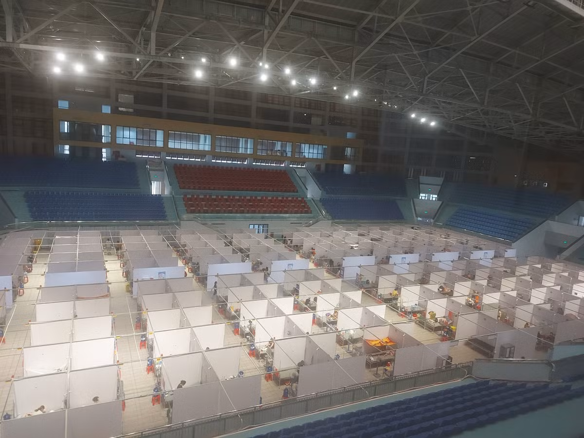 Ngày 2/6, robot khử khuẩn Phenikaa cùng các tài liệu hướng dẫn đi kèm đã có mặt tại Bệnh viện dã chiến số 2 Bắc Giang nhằm hỗ trợ địa phương phòng, chống dịch COVID-19. Đội ngũ bác sĩ có thể sử dụng được ngay sau một vài thao tác hướng dẫn.