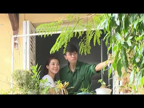 Bài thơ nói lên tình yêu lứa đôi rất thật, trong sáng với nụ hôn là hình tượng chủ đạo được nhắc đi nhắc lại nhiều lần trong bài thơ. Tuy nhiên, chính nụ hôn - minh chứng của tình yêu lại gây ra không ít tranh cãi.