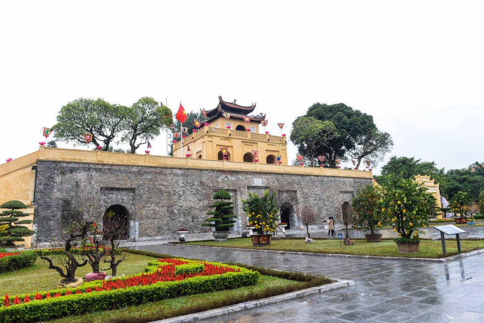 Khu trung tâm Hoàng thành Thăng Long - Hà Nội là Di sản Văn hóa Thế giới được UNESCO công nhận vào năm 2010. Di sản gồm Khu di tích thành cổ Hà Nội (với Kỳ Đài, Đoan Môn, nền điện Kính Thiên, Hậu Lâu, Bắc Môn...) và Khu di tích khảo cổ học 18 Hoàng Diệu. Ảnh: Quỳnh Trang.