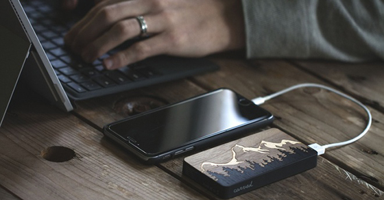 Vì thế, hãy tuân thủ các quy định khi sạc pin điện thoại nhà sản xuất đã hướng dẫn. Ngoài ra, nên mua những sản phẩm được chứng nhận. Đối với sản phẩm pin sạc dự phòng, các tiêu chuẩn và chứng nhận như CE, RoHS, FCC là căn cứ đáng tin cậy.